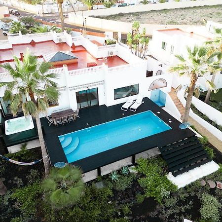 Villa Los Flamencos By Veaco- Beachfront & Pool Corralejo Exterior photo